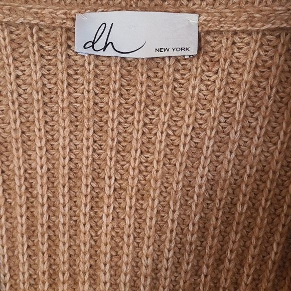 dh New York Braided V-Neck Cropped Sweater Tan Camel Ribbed Knit M/L - Picture 8 of 9